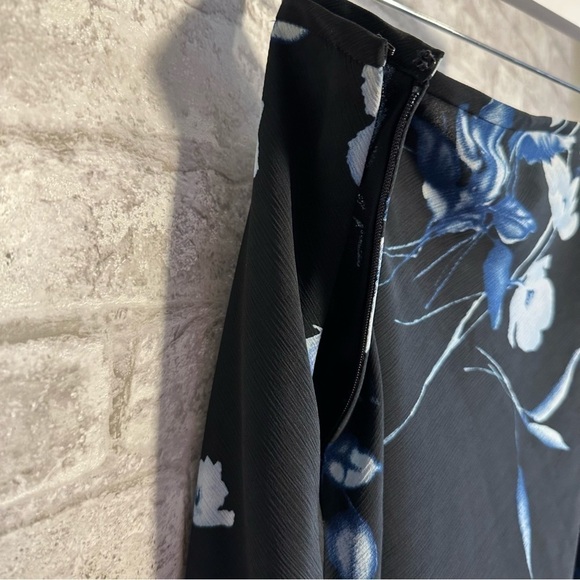 Nine & Company Black and Blue floral silk like‎ skirt size 16 - Picture 2 of 7